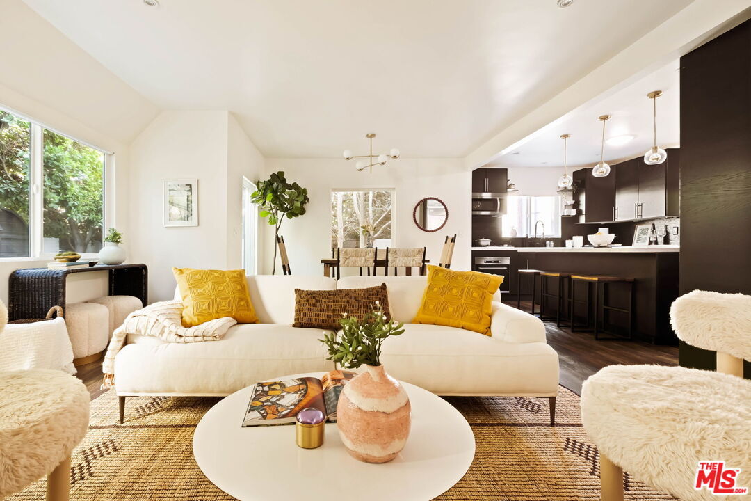 Property Photo: 1851 Vineyard Ave CA 90019