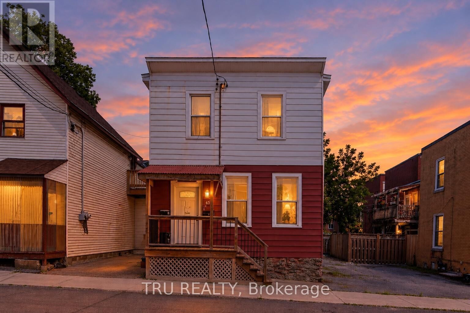 Property Photo:  45 Bell Street North  ON K1R 7C5 