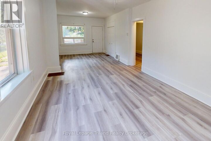 Property Photo: 279 Vansittart Avenue ON N4S 6G4