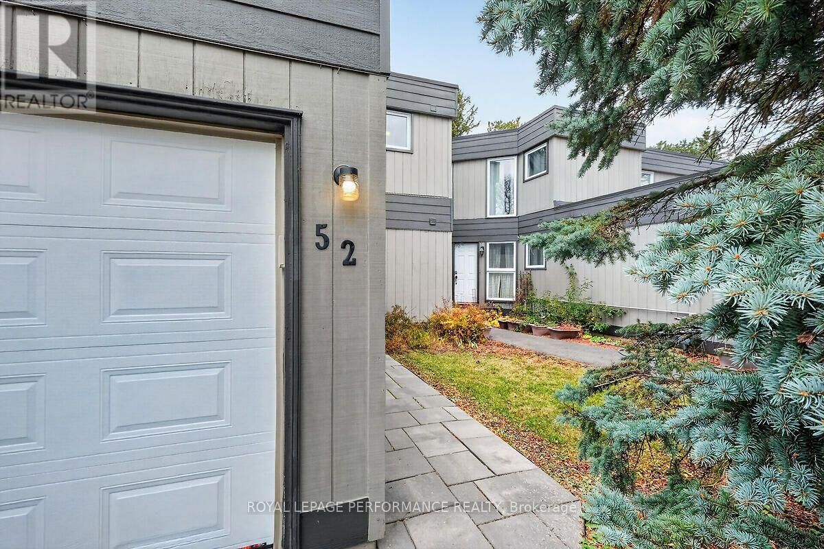 Property Photo:  52 Compata Way 23  ON K1B 4W9 