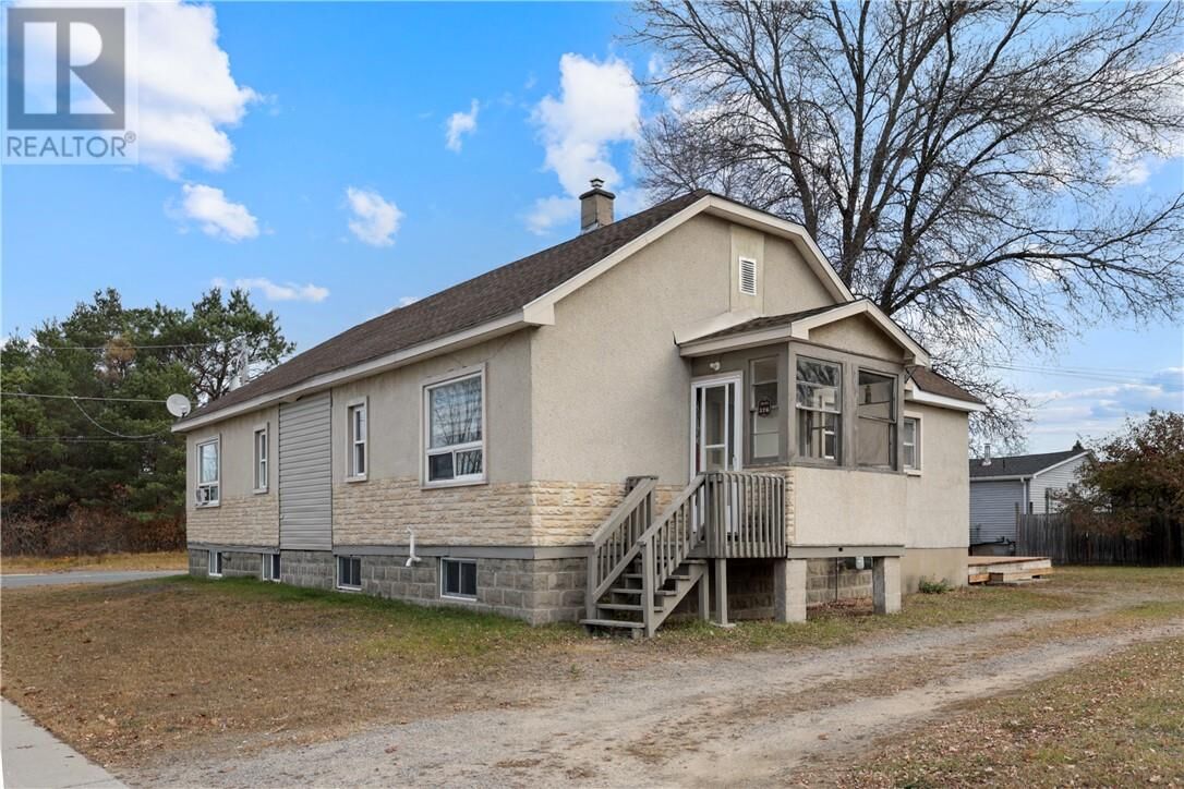 Property Photo:  576 Avery Street  ON P5E 1K5 