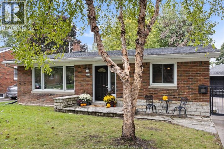 Property Photo: 1109 Parkview Avenue ON N8S 2X8