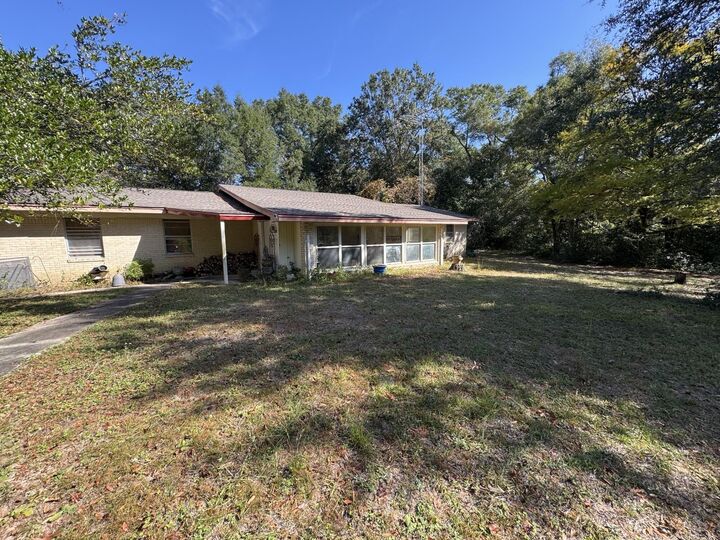 Property Photo: 3211 Maple Street FL 32539