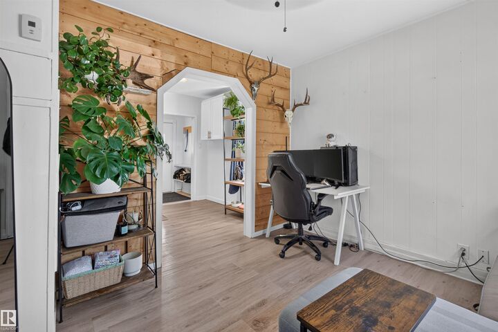 Property Photo: 5017 45 Avenue AB T0C 0V0