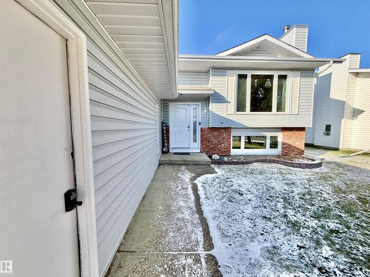 Property Photo:  4013 Mackenzie Avenue  AB T7A 1B1 