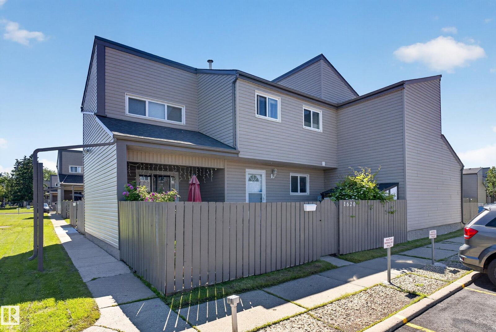 Property Photo:  1620 Lakewood Road NW  AB T6K 3H4 