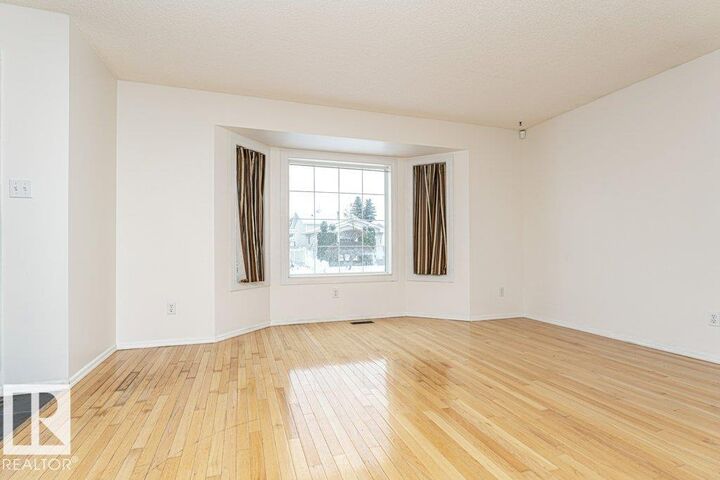 Property Photo:  242 Kirkwood Avenue NW  AB T6L 5A8 