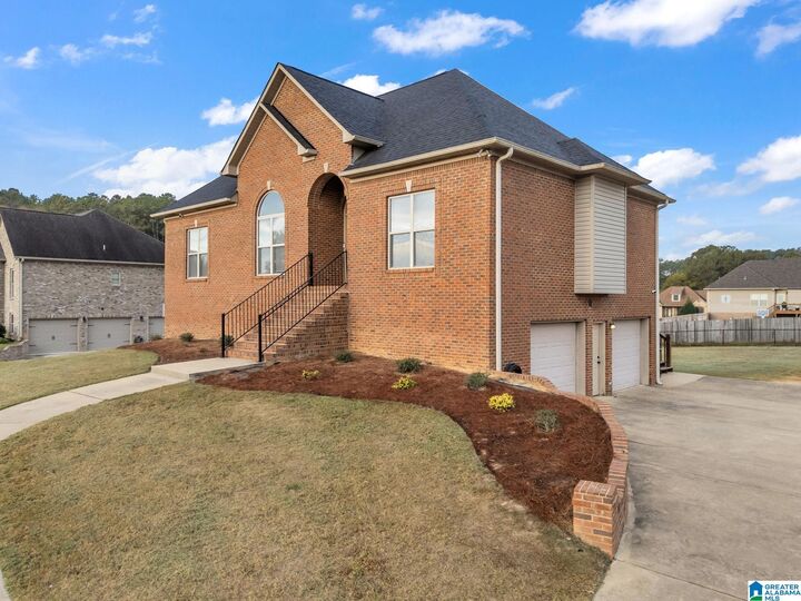 Property Photo: 1878 Franklin Parc Lane AL 35180
