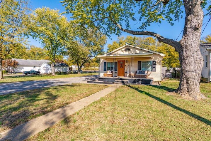 Property Photo:  2025 Poplar Ave  KY 42420 