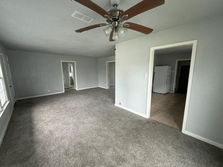 Property Photo:  1427 W 6th Street  TX 77541 