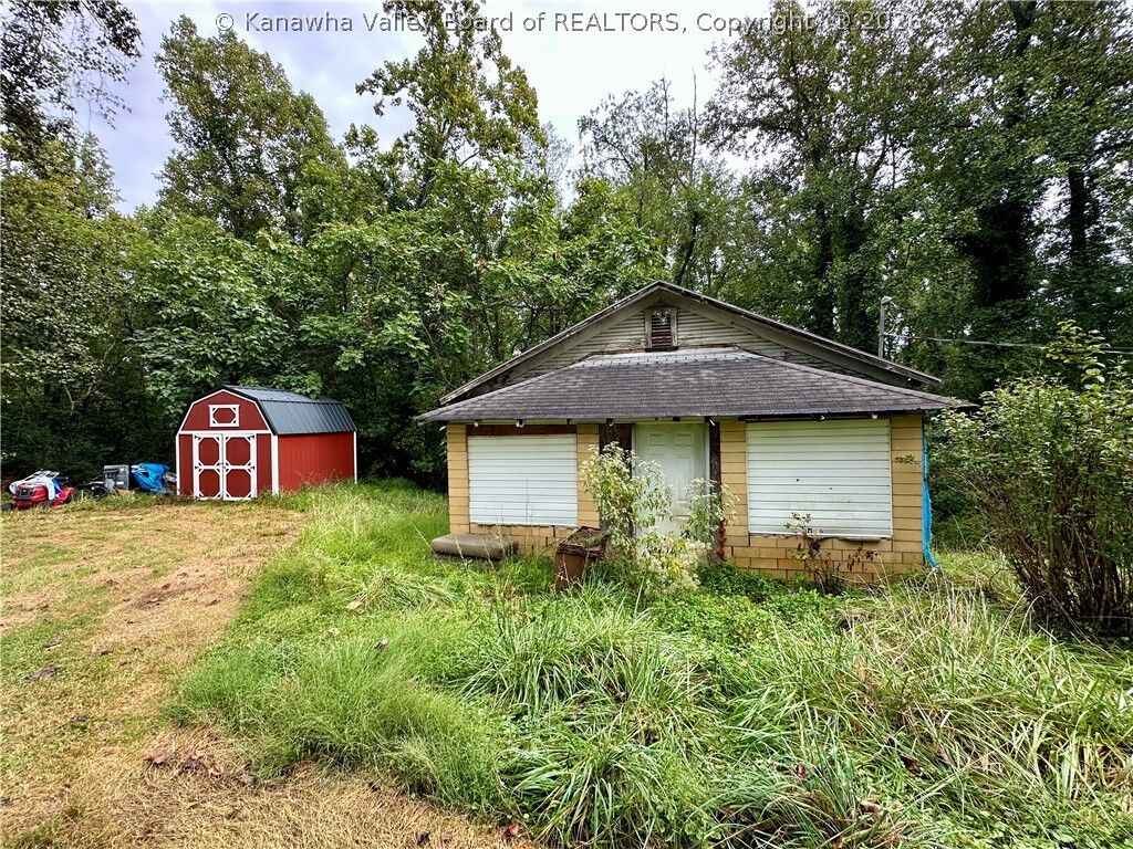 Property Photo:  2098 Northview Drive  WV 25311 