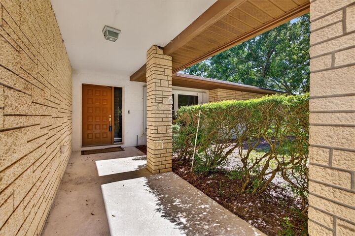 Property Photo: 1311 Vermont Avenue FL 34689