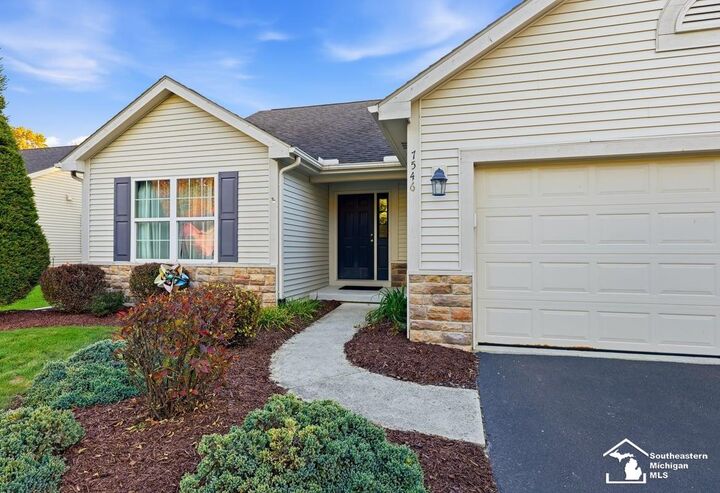 Property Photo:  7546 Willow Pointe Drive  MI 48182 