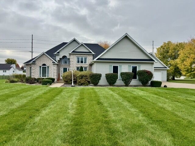 Property Photo: 46 Oak Ridge Drive IL 61301
