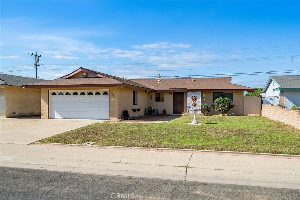 Property Photo:  1629 Oxford Avenue  CA 93454 