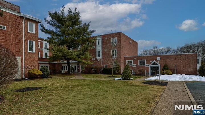Property Photo: 520 Turnpike C109 NJ 07444