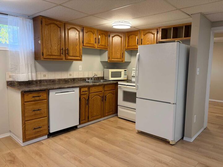 Property Photo:  1301 17 Street S 2  AB T1K 1A3 