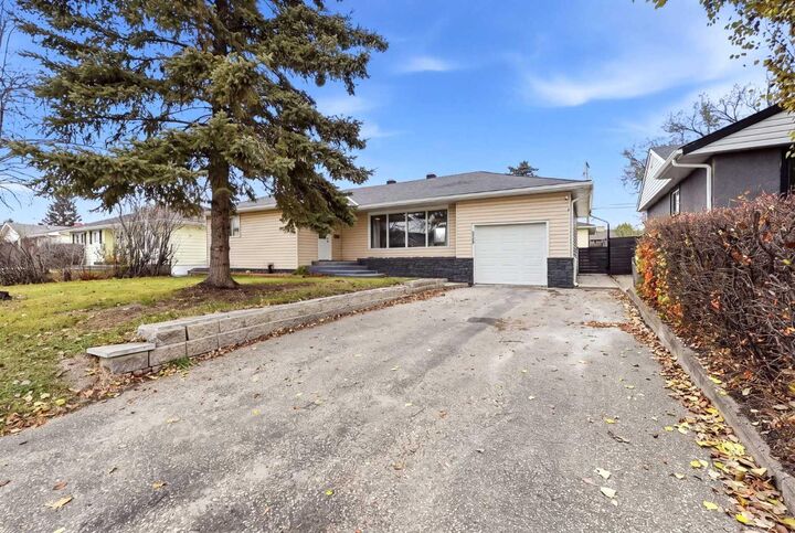 Property Photo:  5223 50 Street  AB T4L 1J1 