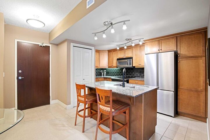 Property Photo:  920 5 Avenue SW 1206  AB T2P 5P6 