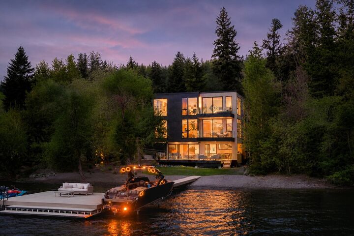 Property Photo: 3101 E Lake Sammamish Parkway NE WA 98074