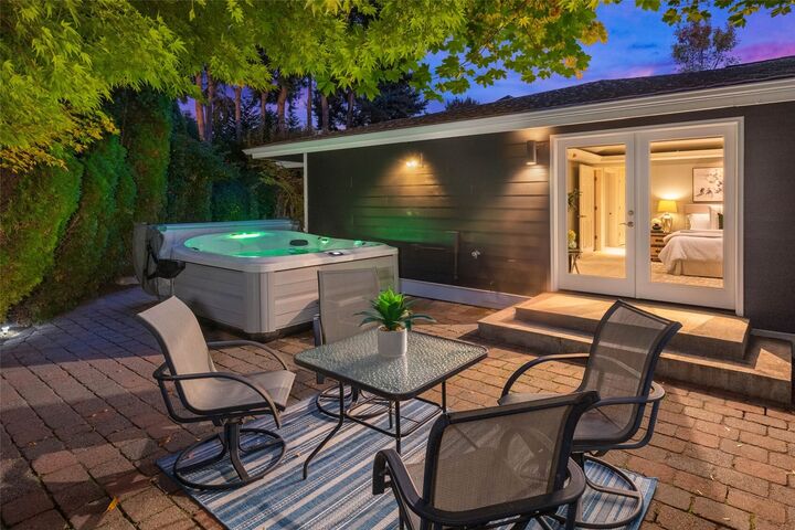 Property Photo: 24 Skagit Key WA 98006