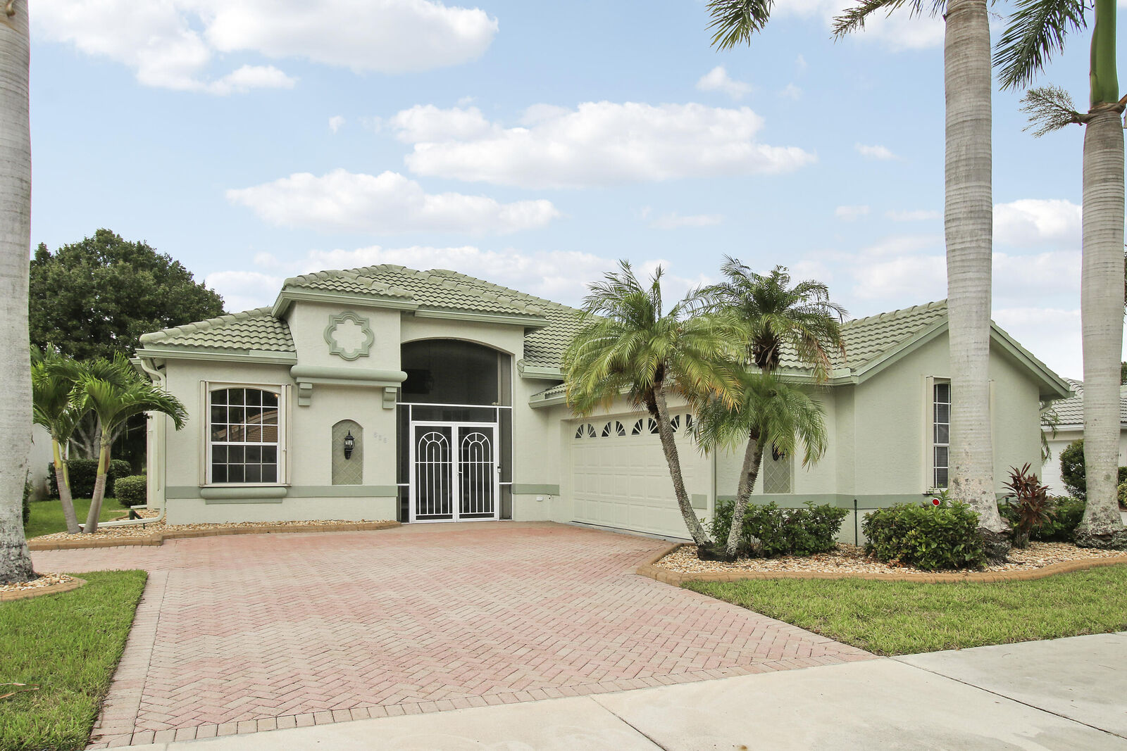 Property Photo: 636 SW Lake Charles Circle FL 34986