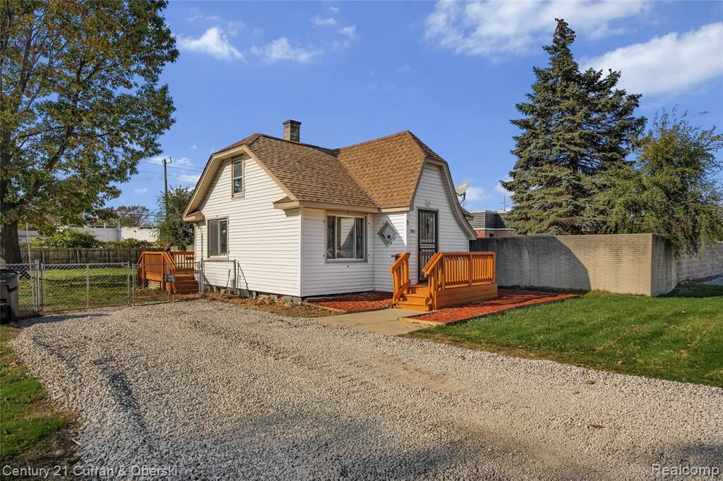 Property Photo:  8701 Lanewood Street  MI 48185 