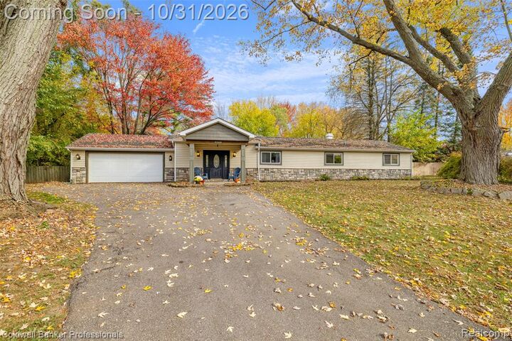 Property Photo:  4560 Independence Drive  MI 48346 