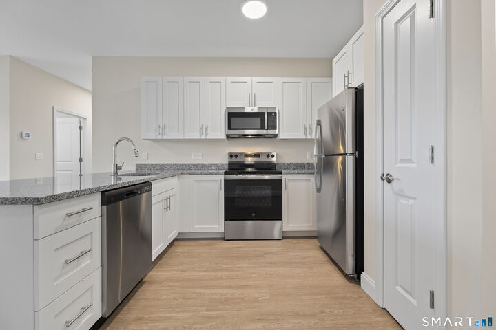 Property Photo:  55 Steele Boulevard 113  CT 06037 
