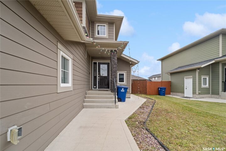Property Photo:  435 Pichler Crescent  SK S7V 0H2 