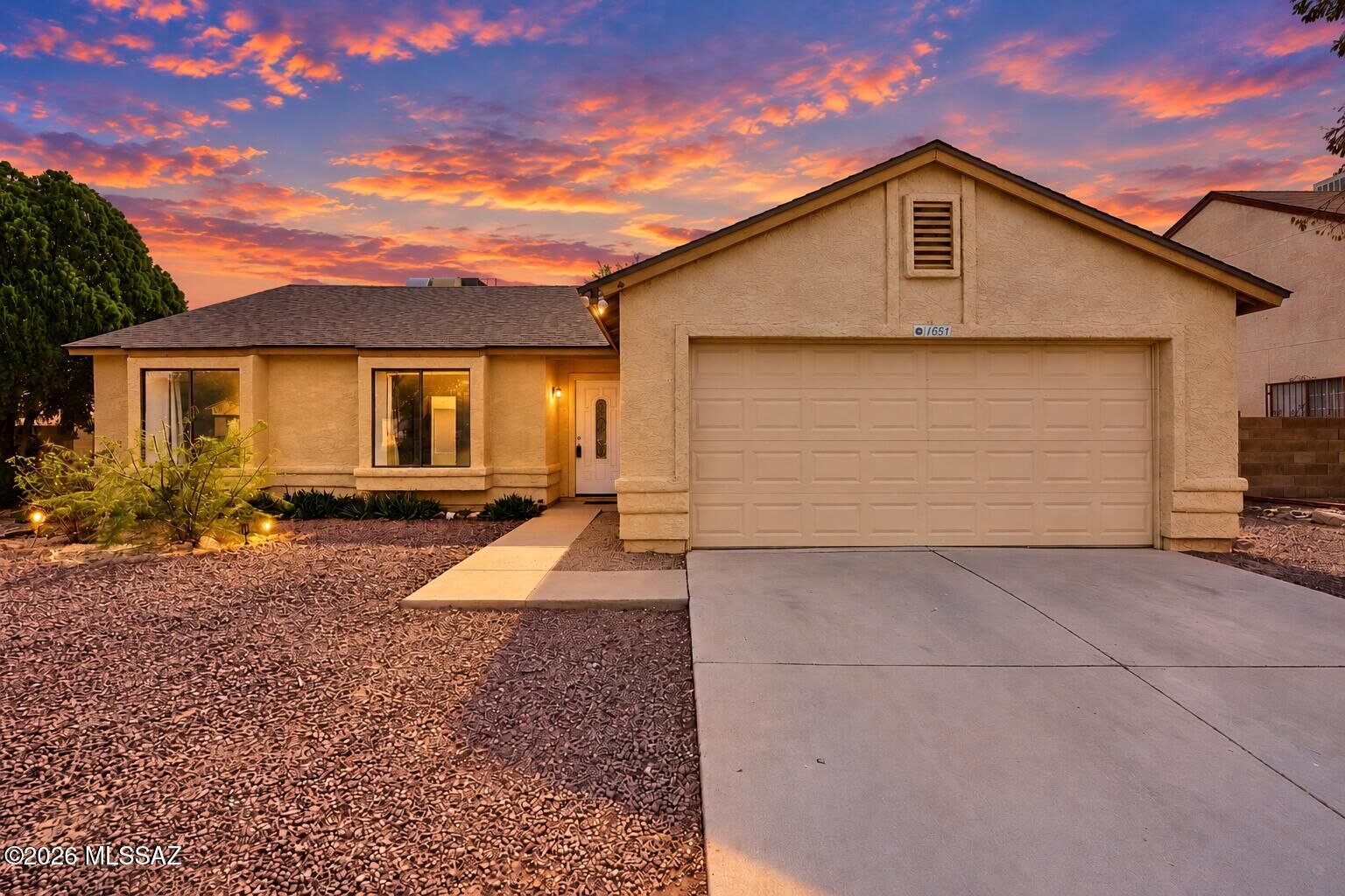 Property Photo:  1651 W Picton Arcade  AZ 85746 