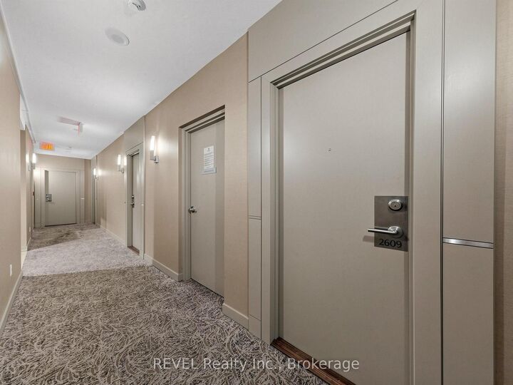 Property Photo: 330 Burnhamthorpe Road W 2609 ON L5B 3Y5