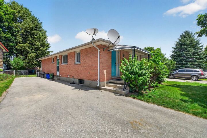 Property Photo: 1162 Gatewood Road Lower ON N5Y 5A7