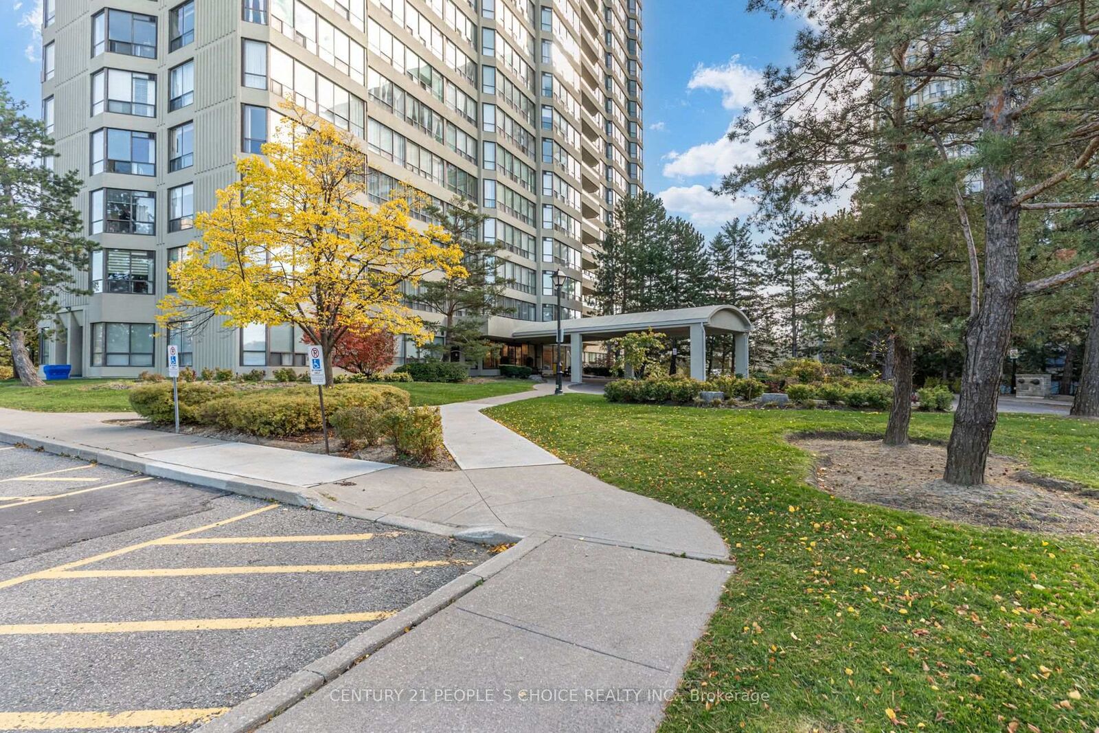 Property Photo:  22 Hanover Road 110  ON L6S 5K7 