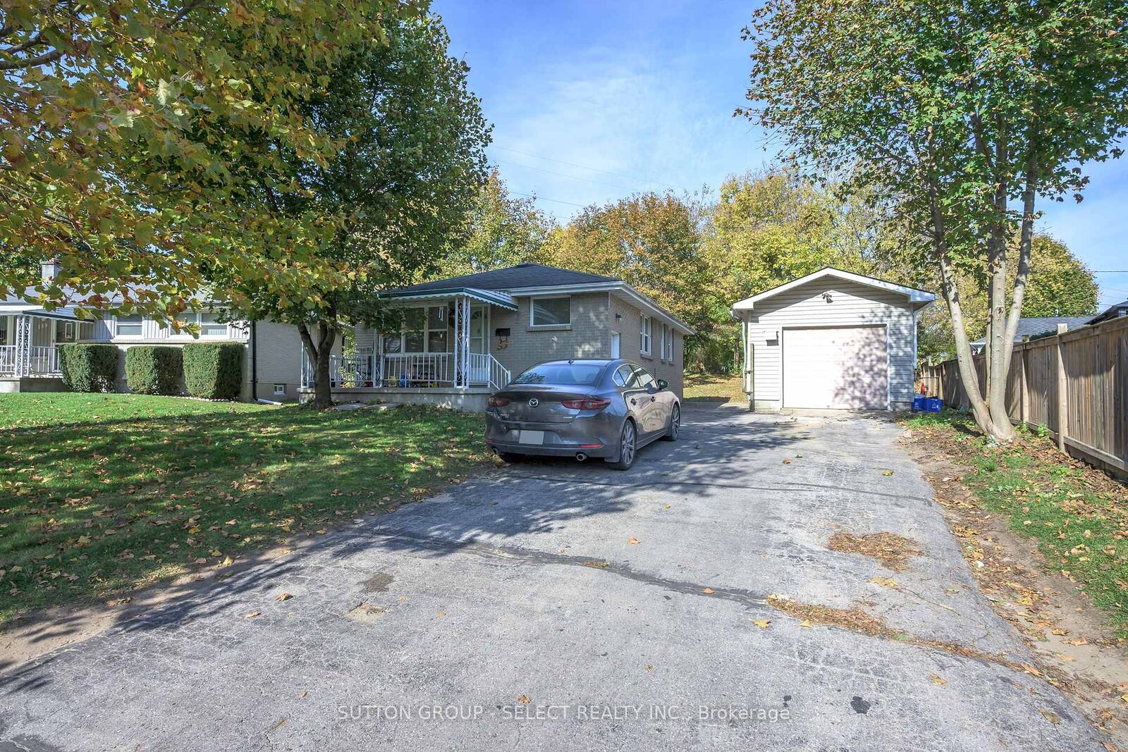 Property Photo:  141 Fairmont Avenue  ON N5W 1M1 