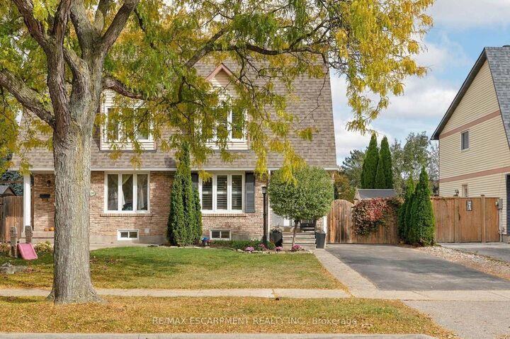 Property Photo: 2266 Melissa Crescent ON L7P 3W4