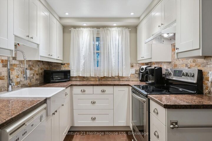Property Photo: 129 Victoria Road 3 ON N1E 6V3