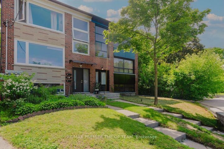 Property Photo: 299 Quebec Avenue 1 ON M6P 2V2