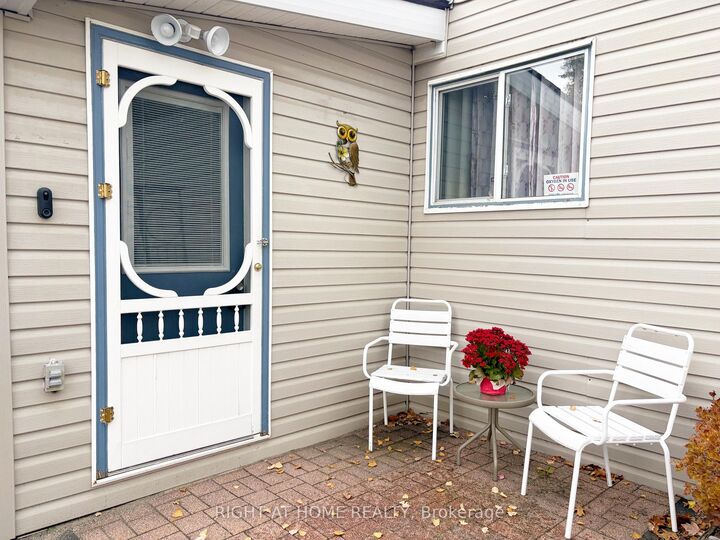 Property Photo: 2 Georgian Glen Drive ON L9Z 1K6
