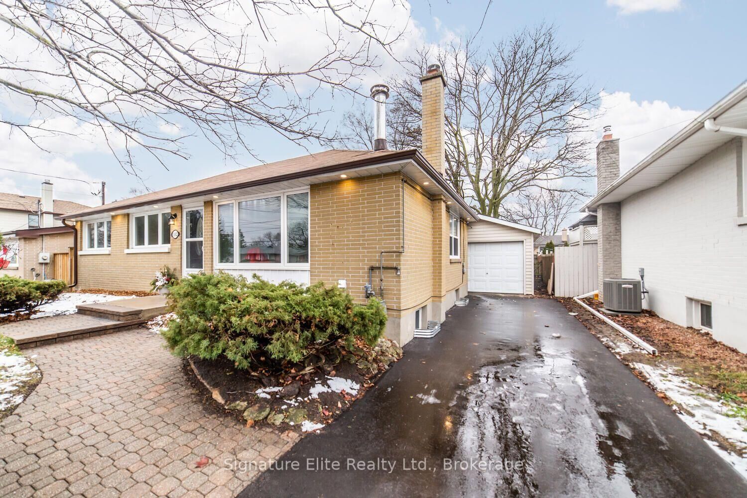 Property Photo: 1002 Henry Street ON L1N 5E5