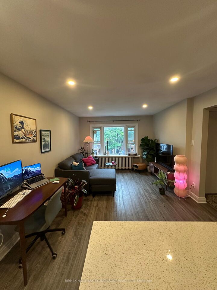 Property Photo: 131 Hawthorne Avenue 4 ON K1S 0B2