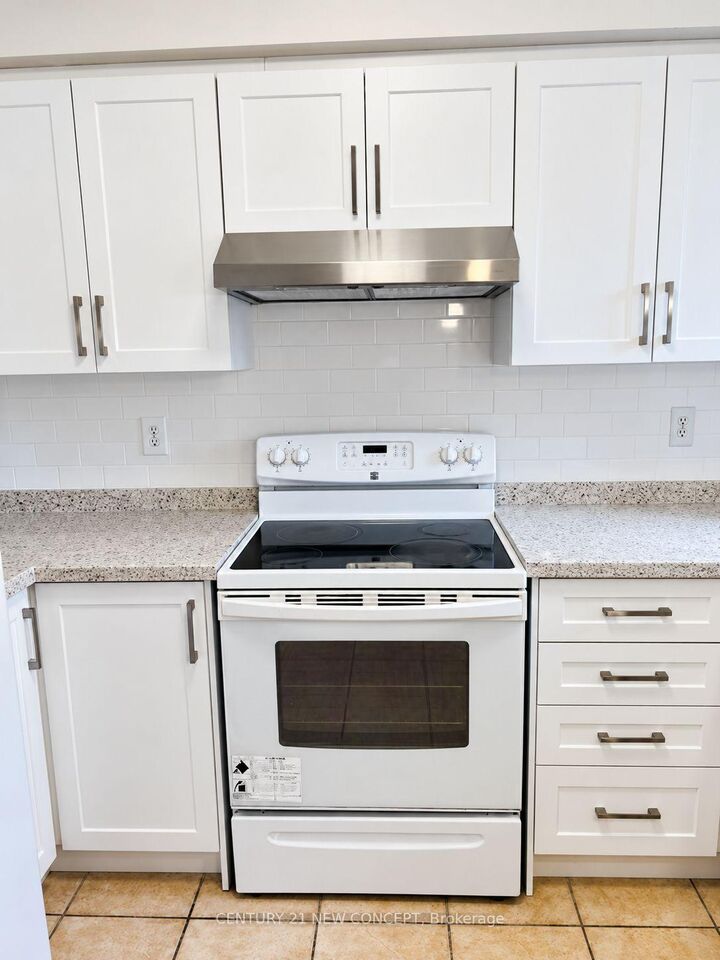Property Photo: 75 Grasslands Avenue ON L4B 4K5