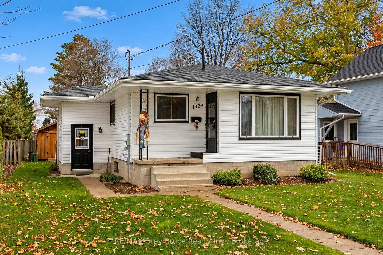 Property Photo: 1928 7th Avenue E ON N4K 2Z9