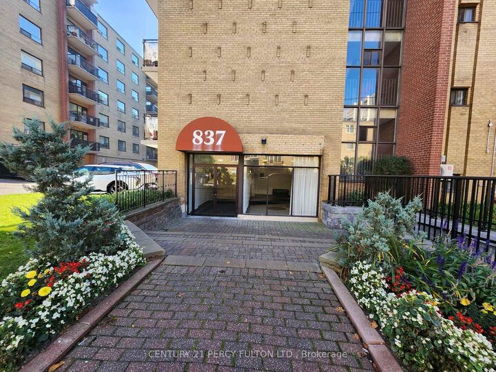 Property Photo: 837 Roselawn Avenue 102 ON M6B 1B5