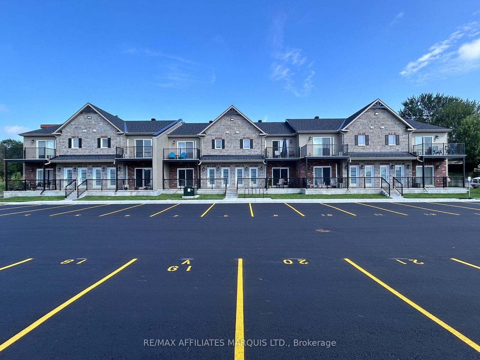 Property Photo:  229 Water Street E 206  ON K6H 1A2 