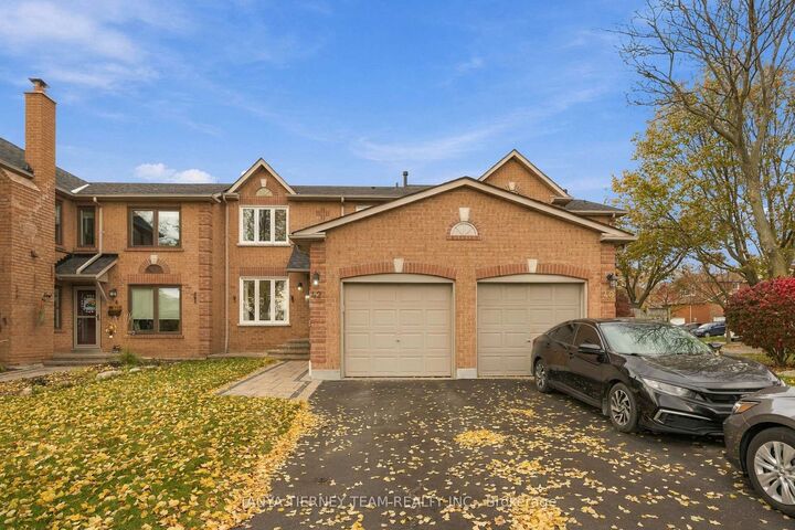 Property Photo:  42 Old Colony Drive  ON L1R 2A4 