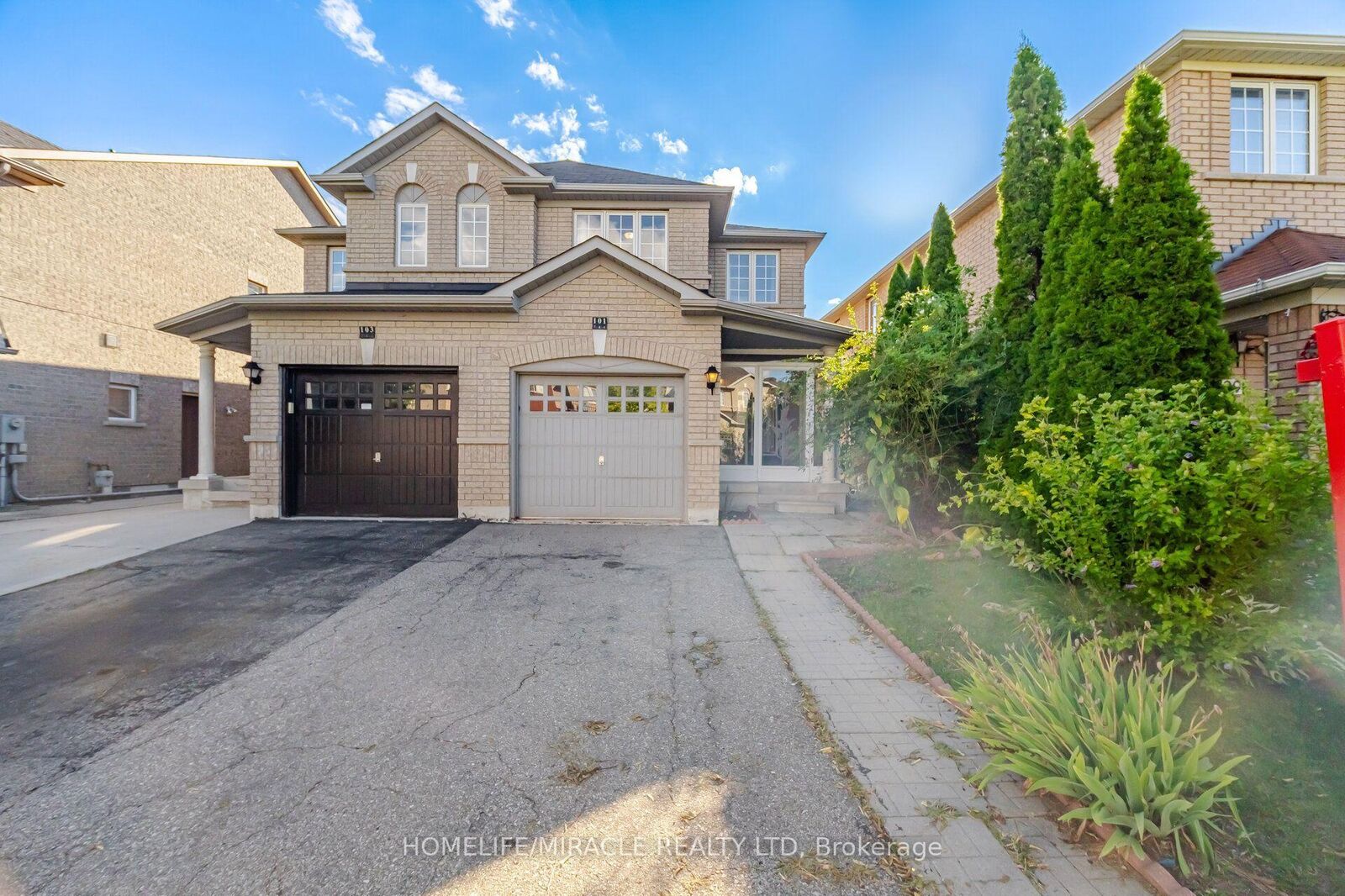 Property Photo: 101 Crystalview Crescent ON L6P 2S2
