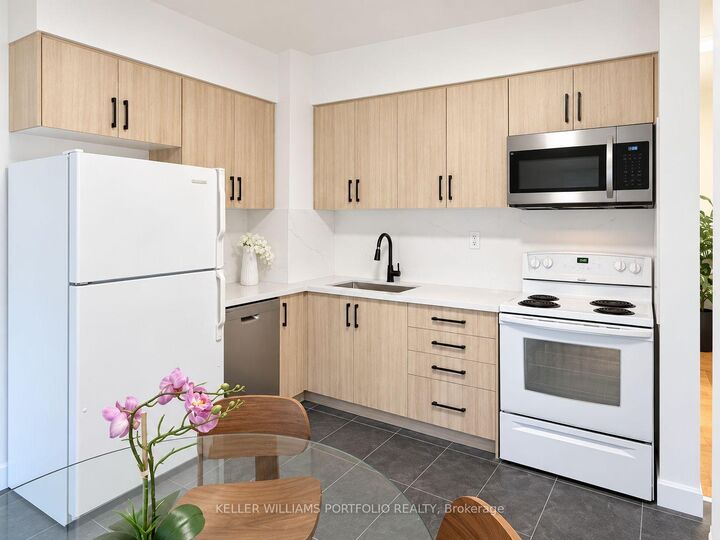 Property Photo:  821 Gladstone Avenue Unit 1  ON M6H 3J7 