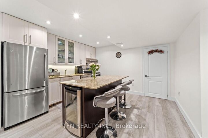 Property Photo: 17 Camden Drive Room #2 ON L4K 5S6