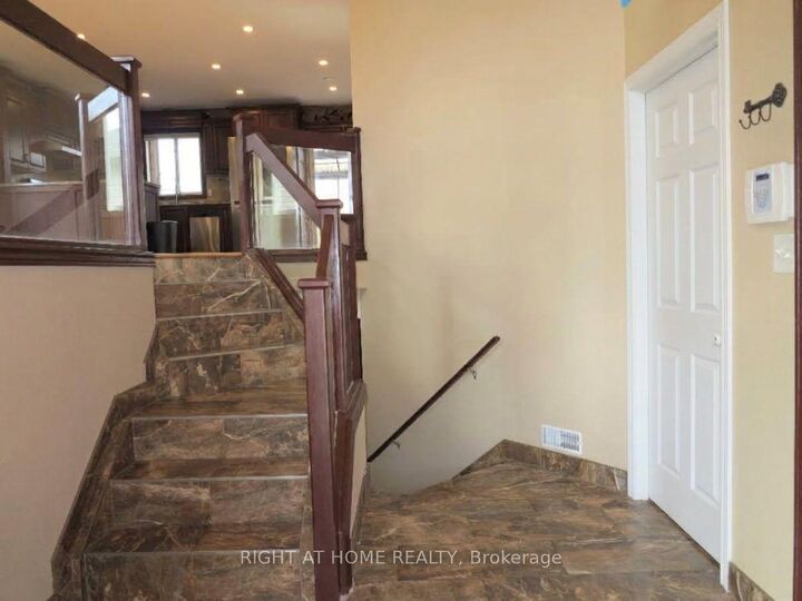 Property Photo:  101 Joanne Court  ON N8H 5N7 